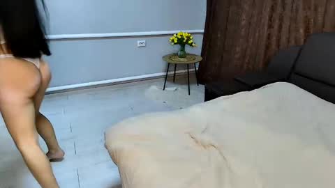 Snapshot of babe_catherine chatting on February 23, 4:02 pm babe Sara3 online show from February 23, 4:02 pm