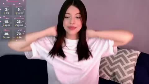 Queen B online show from August 10, 3:10 am