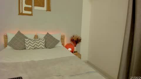 Snapshot of babesexy19_ chatting on May 21, 5:09 pm itzell online show from May 21, 5:09 pm