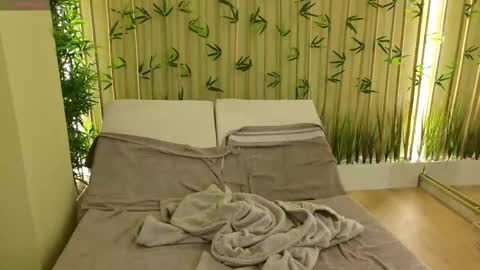 Olivia and Lexi online show from February 21, 8:40 am