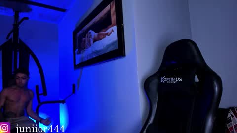 Junior       Independent Model online show from December 15, 3:55 am