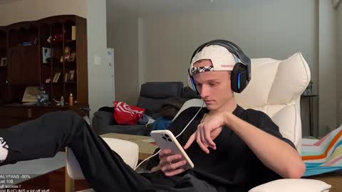 Big cock boy online show from December 7, 4:47 pm