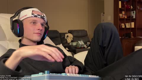 Big cock boy online show from December 31, 4:06 am