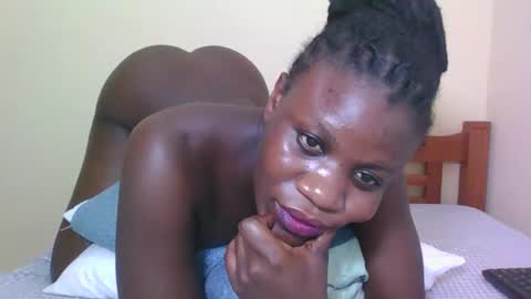 Snapshot of babyrozillah chatting on February 14, 1:52 pm PRISCILLAH online show from February 14, 1:52 pm