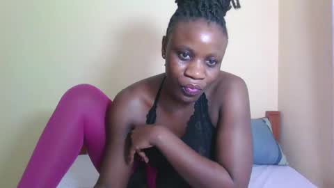Snapshot of babyrozillah chatting on July 6, 7:05 pm PRISCILLAH online show from July 6, 7:05 pm