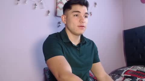 Snapshot of babytwunkz chatting on December 18, 5:30 pm Hey Im Zayn good to see u here online show from December 18, 5:30 pm