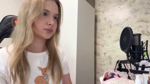 backstage_couple online show from July 18, 6:28 am