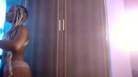 badgalheloves online show from May 25, 5:35 am