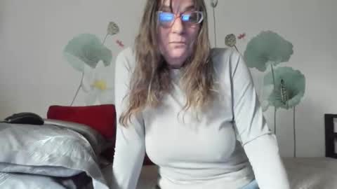 Gina online show from December 18, 1:39 pm