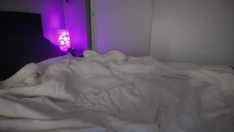 Jade online show from May 8, 3:45 am