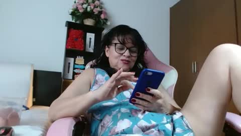 sandra online show from April 8, 3:23 pm