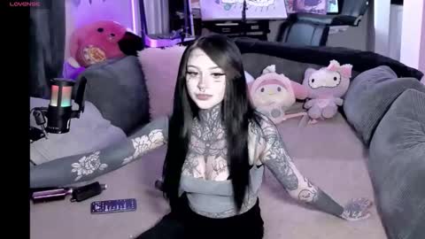 bambitatted online show from April 22, 6:53 pm