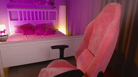 Snapshot of barbara_brylska chatting on September 15, 2:17 pm Barb online show from September 15, 2:17 pm