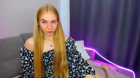 BarbaraChic online show from June 13, 2:04 pm
