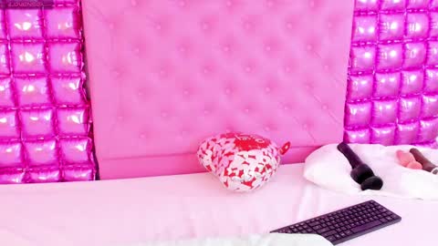 Barbie Hills online show from February 16, 8:10 am