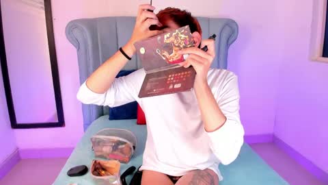 Snapshot of barbie_boy_ chatting on June 6, 7:57 am I work from home this is my room 3 online show from June 6, 7:57 am