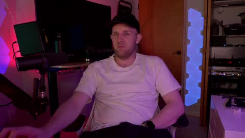 th3wild0ne online show from December 6, 12:16 pm