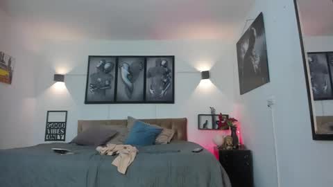 Snapshot of bastian_jones1 chatting on December 23, 10:35 am bastian_jones1 online show from December 23, 10:35 am