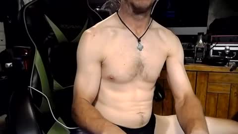 bchillin28 online show from June 19, 7:39 pm