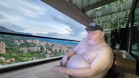 Snapshot of bear4muscle chatting on February 28, 10:06 pm Dookie online show from February 28, 10:06 pm