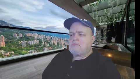 Snapshot of bear4muscle chatting on October 4, 6:17 pm Dookie online show from October 4, 6:17 pm