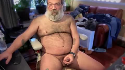 Snapshot of bear_in_mind chatting on December 31, 4:25 pm BareBear online show from December 31, 4:25 pm