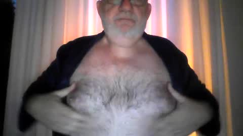 Snapshot of beardman916444 chatting on December 24, 7:17 am Beardman online show from December 24, 7:17 am