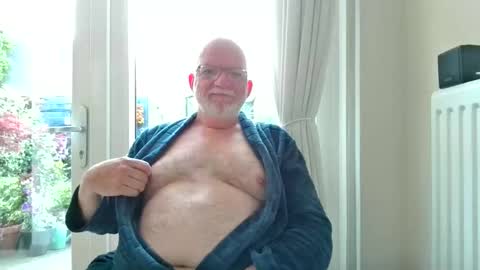 Snapshot of beardman916444 chatting on May 10, 5:01 am Beardman online show from May 10, 5:01 am