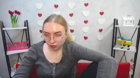 BeatriceFlyy online show from December 18, 3:33 pm