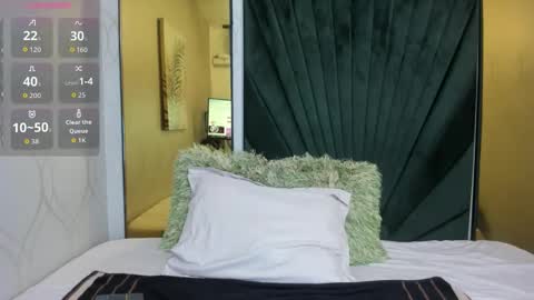 Snapshot of beautifulgirl4u_ chatting on February 28, 11:17 pm online show from February 28, 11:17 pm