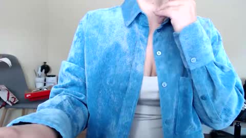 Snapshot of beauty_annyta chatting on March 17, 7:55 am beauty_annyta online show from March 17, 7:55 am