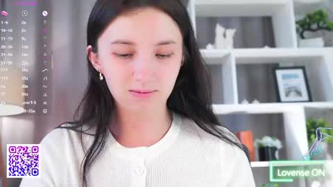 Snapshot of beauty_fuel chatting on June 23, 4:32 am Polly online show from June 23, 4:32 am