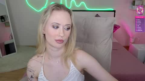Snapshot of beauty_sashaxx chatting on June 5, 4:13 pm beauty Sasha online show from June 5, 4:13 pm