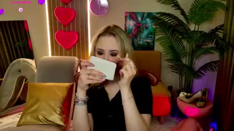 Snapshot of beauty_sashaxx chatting on June 10, 3:22 pm beauty Sasha online show from June 10, 3:22 pm