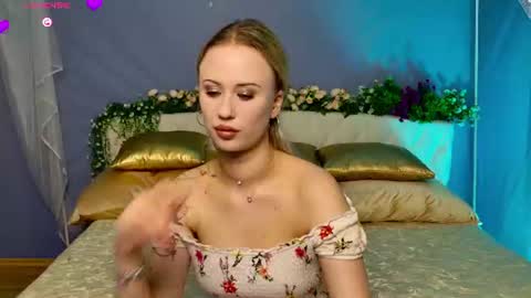Snapshot of beauty_sashaxx chatting on June 27, 5:18 pm beauty Sasha online show from June 27, 5:18 pm