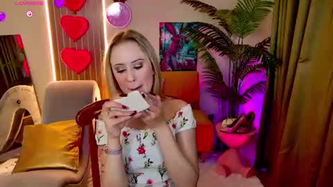 Snapshot of beauty_sashaxx chatting on July 2, 3:07 pm beauty Sasha online show from July 2, 3:07 pm