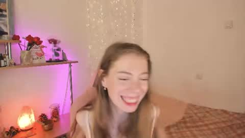 Snapshot of beautyeliise chatting on June 29, 8:20 am Eliise online show from June 29, 8:20 am