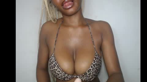 beautyslut1 online show from April 15, 7:04 am