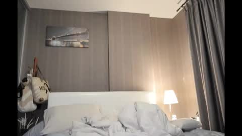 bee_thai online show from January 12, 4:45 pm