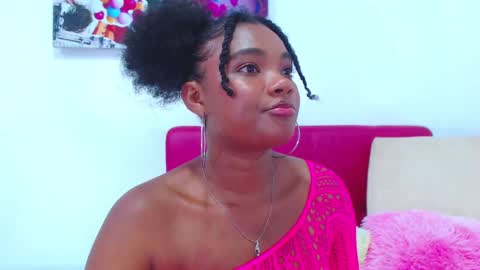 Snapshot of bella_adara1 chatting on February 4, 4:15 am CAMILA online show from February 4, 4:15 am