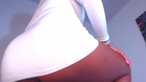 Snapshot of bella_adara1 chatting on March 7, 7:52 am CAMILA online show from March 7, 7:52 am