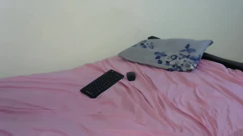 Snapshot of bella_c8 chatting on February 4, 3:01 am bella_c8 online show from February 4, 3:01 am