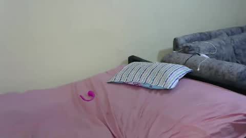 Snapshot of bella_c8 chatting on February 26, 3:00 pm bella_c8 online show from February 26, 3:00 pm