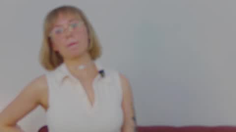 Snapshot of bella_carillo chatting on March 16, 1:37 pm Bella online show from March 16, 1:37 pm