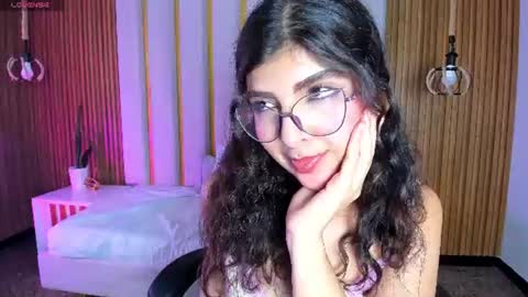 B  E  L  L  A  online show from July 21, 6:38 am