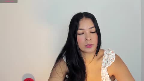 Snapshot of bella_hadid1_ chatting on July 6, 3:36 pm Laura online show from July 6, 3:36 pm