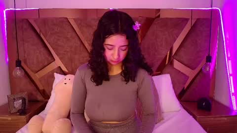 Bella Swwan  online show from June 3, 2:33 pm