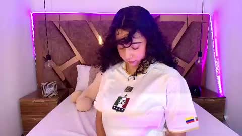 Bella Swwan  online show from June 14, 8:55 pm