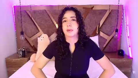 Bella Swwan  online show from June 21, 6:32 pm