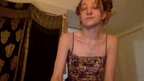 Snapshot of bellababe_e chatting on March 4, 5:02 am bellababe_e online show from March 4, 5:02 am